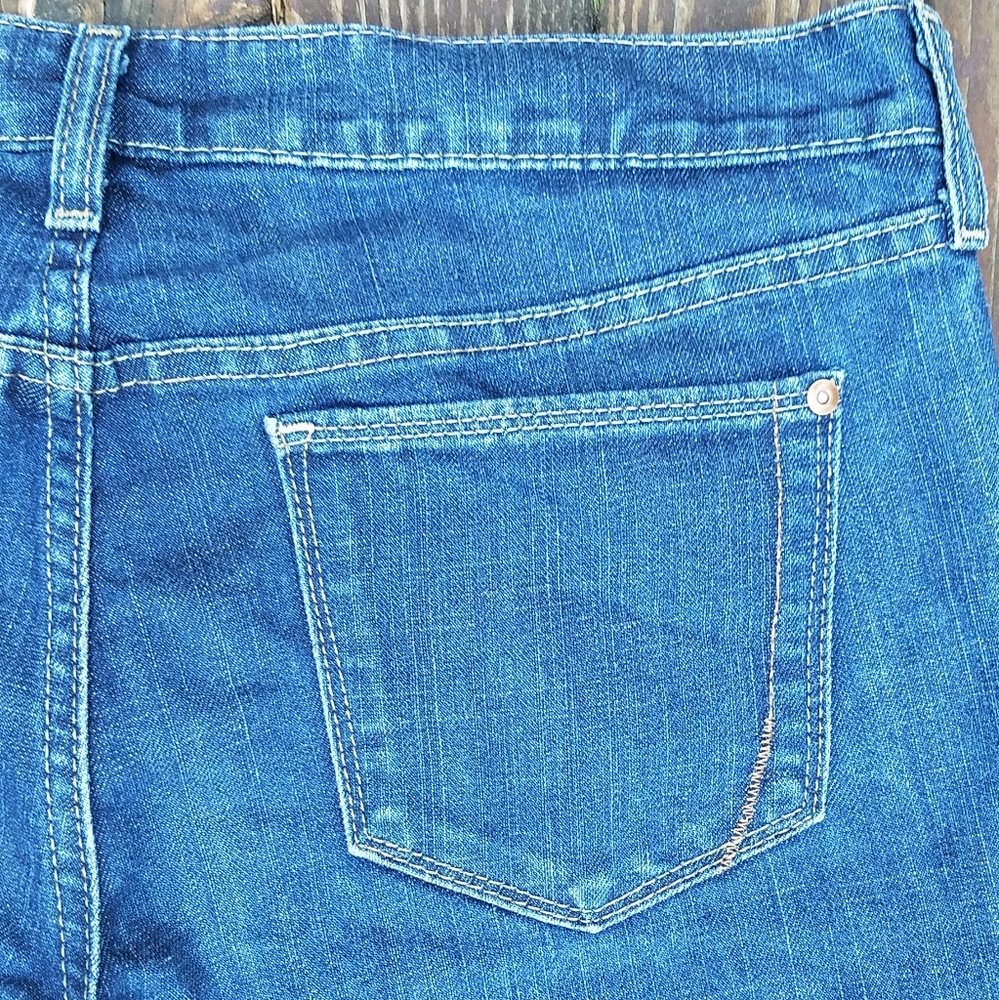Old Navy 'The Flirt' Short, Mid-Rise, Boot-Cut & Stretch Dark Blue Jeans - 14 - Picture 11 of 12